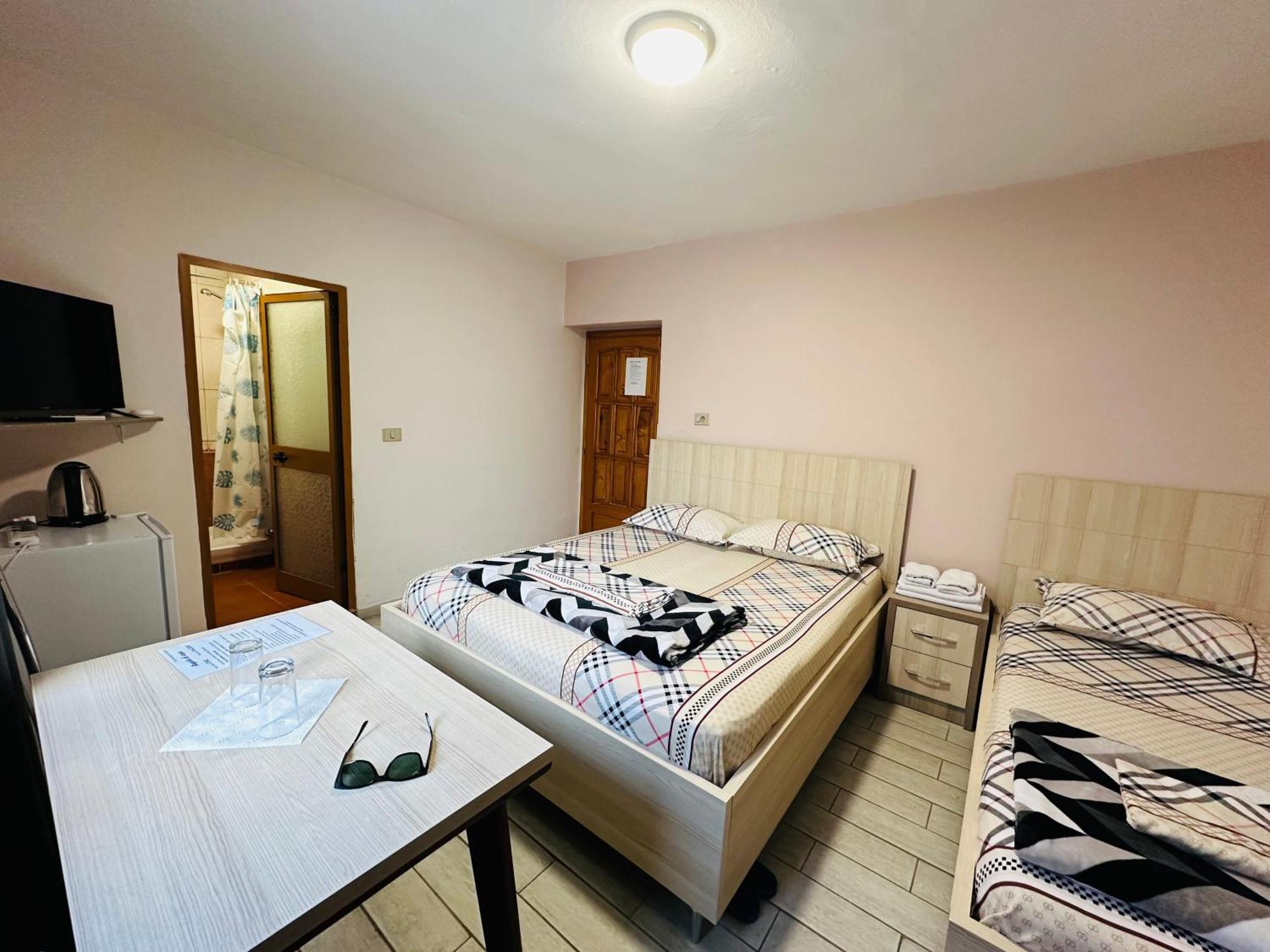 Urban Life Tirana- Economy Rooms Екстер'єр фото